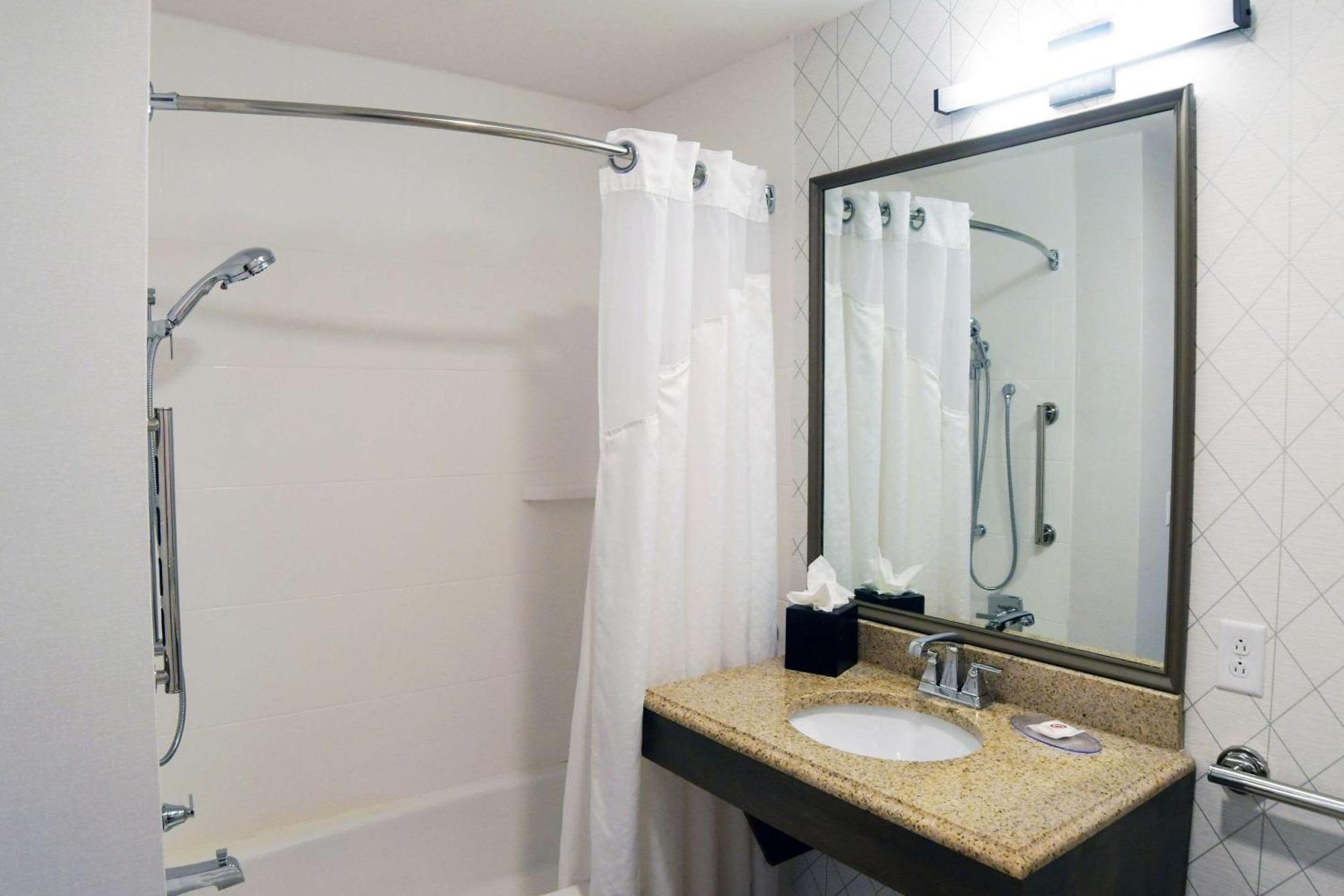 Comfort Inn & Suites Nw Milwaukee Germantown Extérieur photo