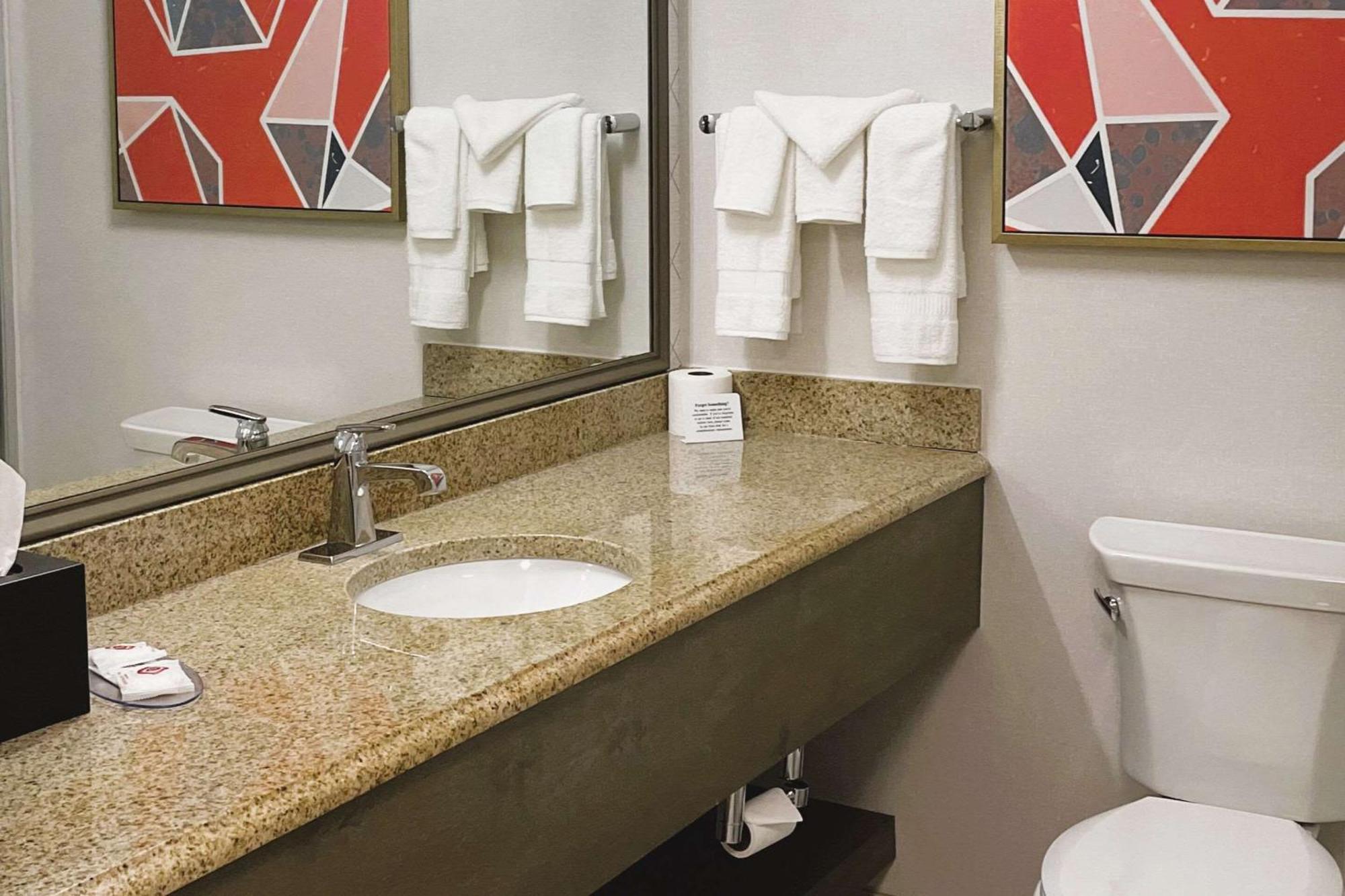 Comfort Inn & Suites Nw Milwaukee Germantown Extérieur photo