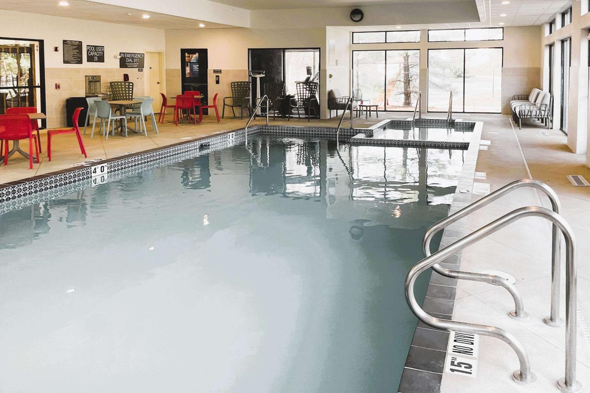 Comfort Inn & Suites Nw Milwaukee Germantown Extérieur photo